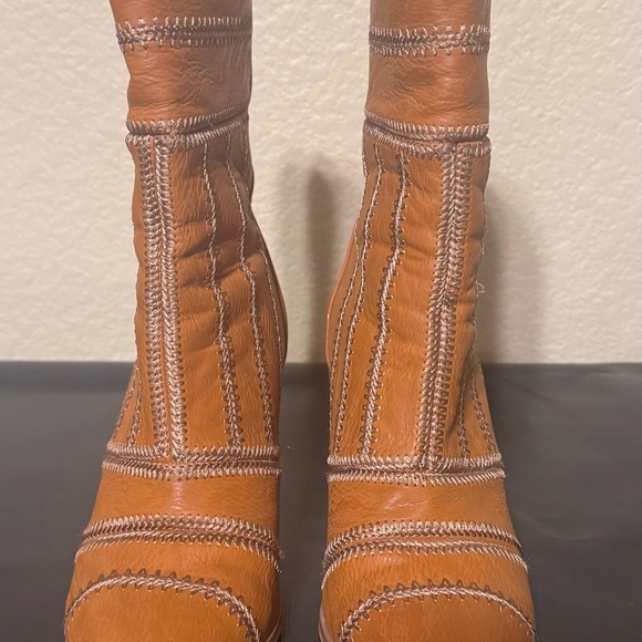 Carlin Bootie’s Shoes - Elegant Tan Stitched Women's Ankle Boots
